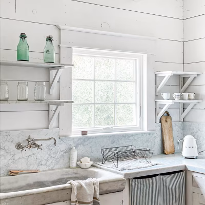 product-gallery_casement_farmhouse-kitchen_1x1